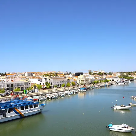 Mossbrae-tavira Centre, Terrasse Et Piscine Apartman